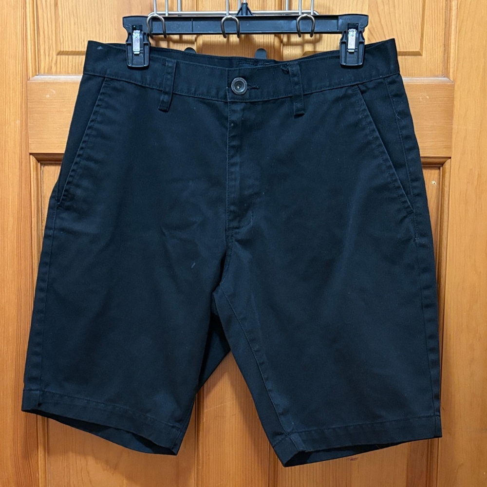 RVCA Men's Black Flat Front Shorts‎ Size 30 with Flaw